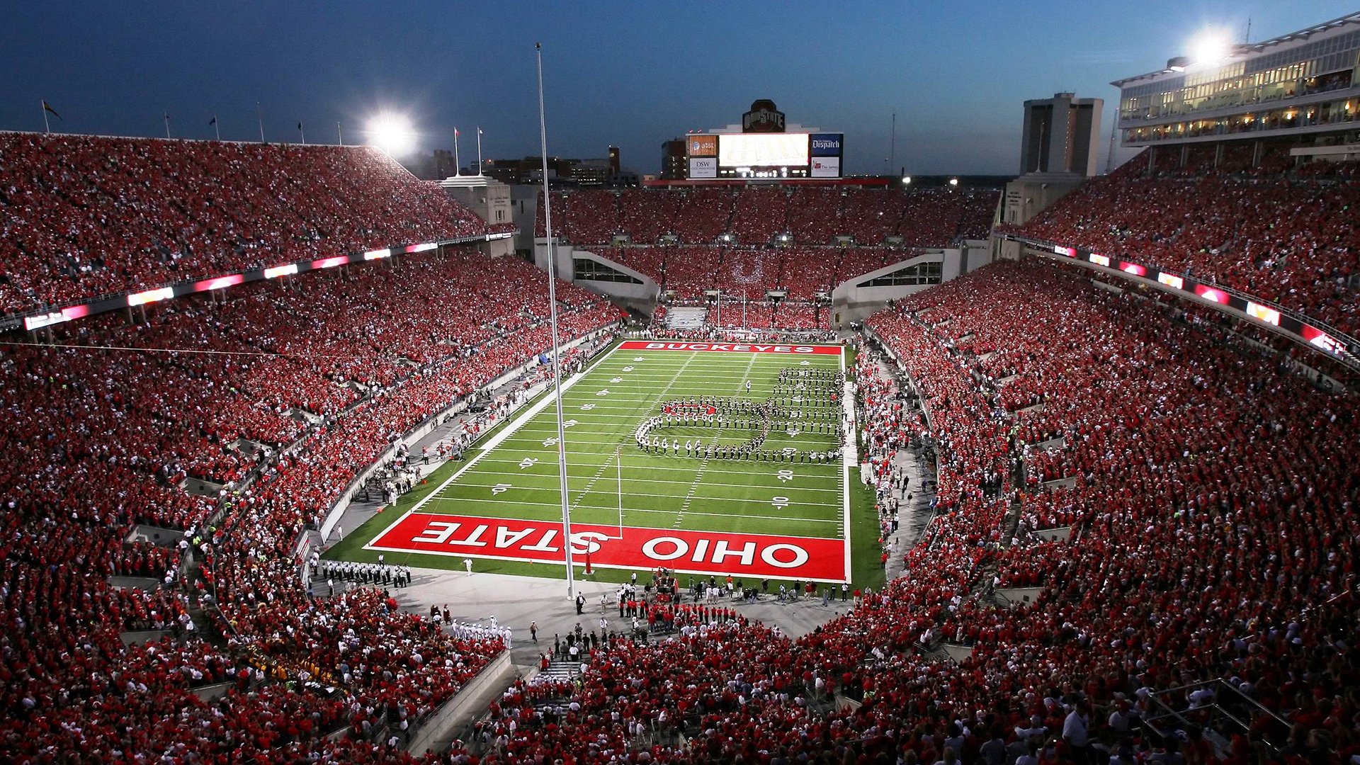 乒乓球比赛现场气氛十分热烈